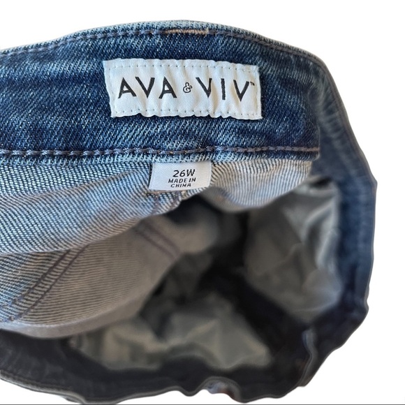 Ava & Viv Distress Cropped Jean Size: 26W - Picture 3 of 13